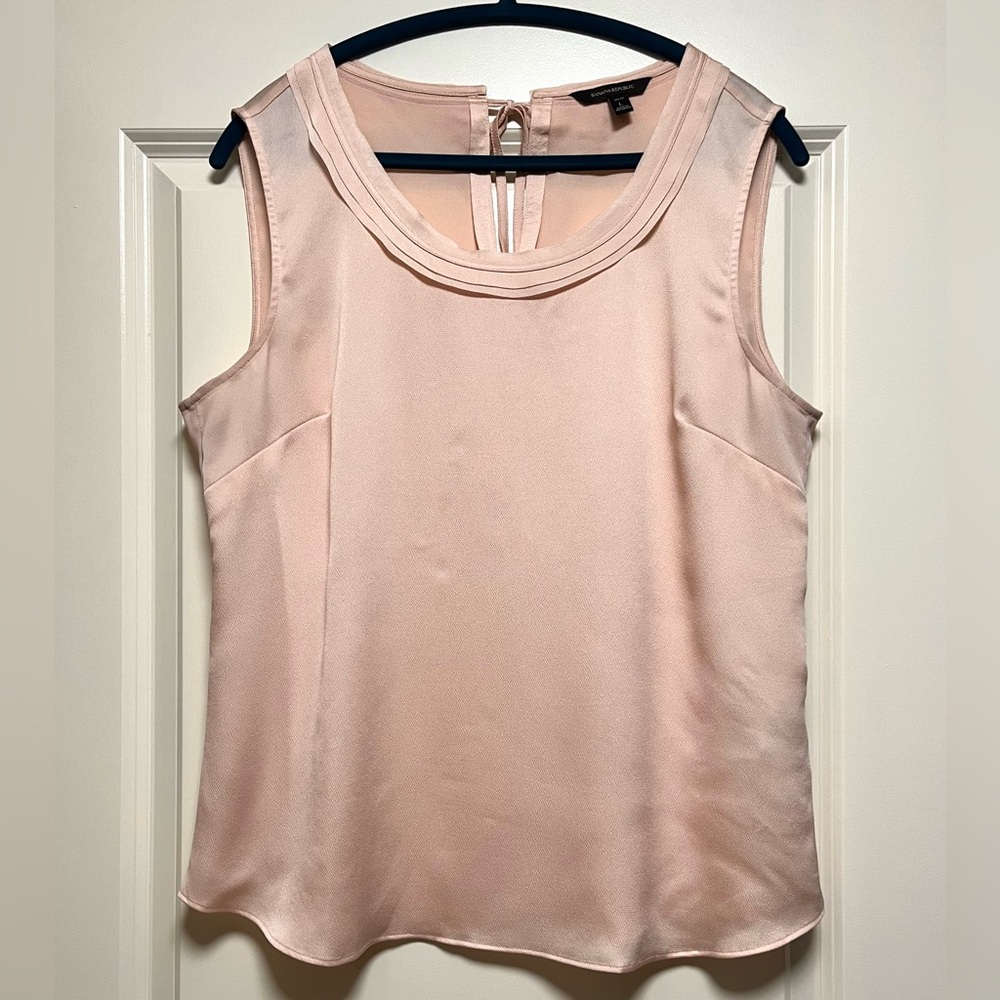EUC Banana Republic Sleeveless Satin Blouse Feminine Peachy Pink Blush L Petite